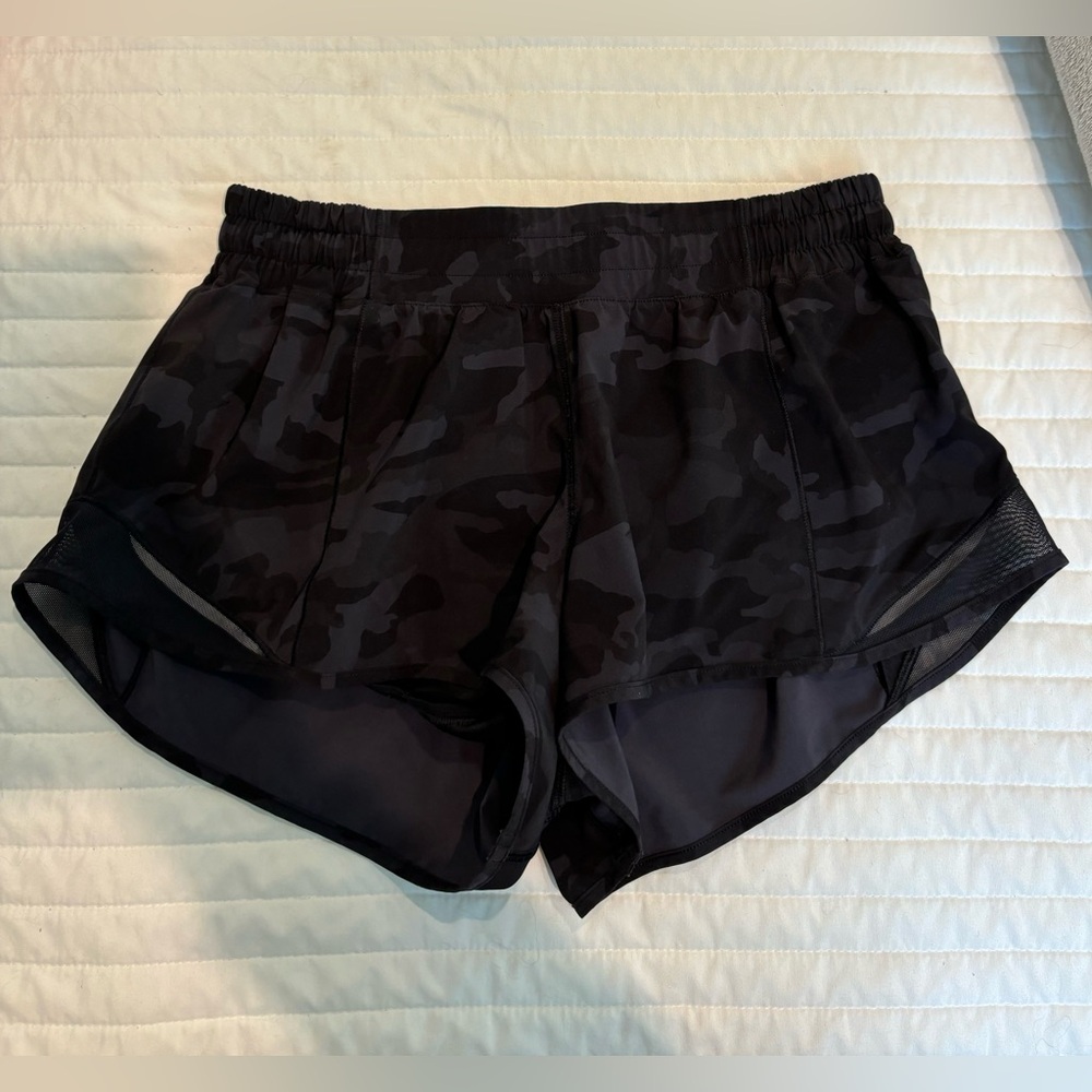 Lululemon Black Camo Hotty Hot Shorts 2.5 “